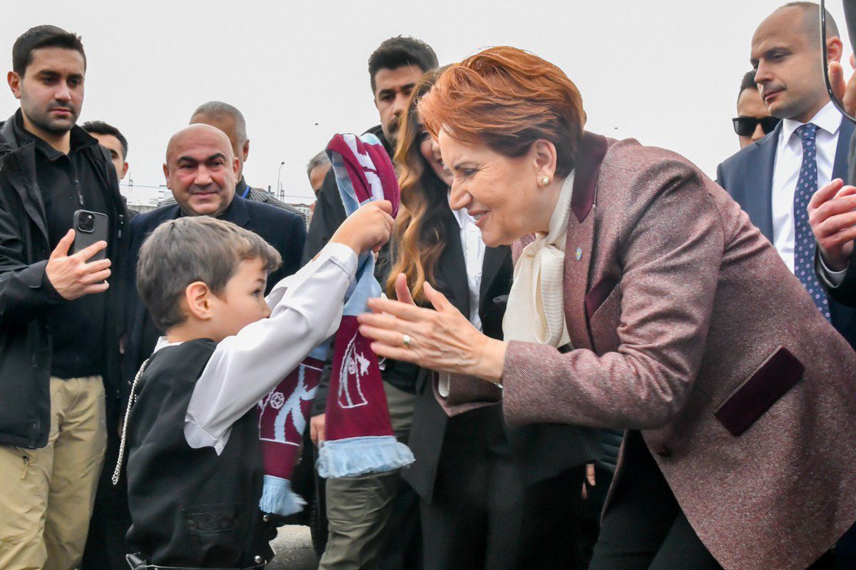 iyiparti's tweet photo. Genel Başkanımız Sayın @meral_aksener;

Trabzon teşkilatımızla bir araya gelerek istişarelerde bulundu.  

Önümüze konulan hiçbir engele aldırmadan; 

Milletimize velinimet olduğunu hatırlatmak için çalışmaya devam edeceğiz! https://t.co/udXUtoqDNs