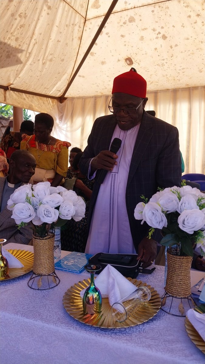 Ssazabusiro's tweet photo. Omumyuka wa Sebwana asooka mu kwogera kwe ng'ali e Buddo, yeebazizza enkolagana ne gavumenti ey'awakati. Abasabye bakole entegeka nga basinziira ku ntegeka y'essaza, bakole emirimu gyaabwe n'obwerufu, bakunge abantu, baleme kuswaza Bwakabaka 
@BugandaOfficial 
@JosephKawuki_ https://t.co/w3gzbioSm8