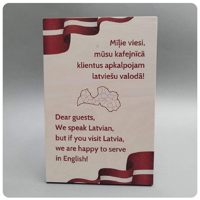 liana_langa's tweet photo. Visaktuālākā tendence! Mīļie latviešu bodnieki, krogu turētāji un uzņēmēji! Lūdzu, katrā Latvijas komerctelpā izvietosim šo skaisto atgādinājumu!  #RunāLatviski 
🇱🇻 🇱🇻🇱🇻 https://t.co/4oVlqbxno1