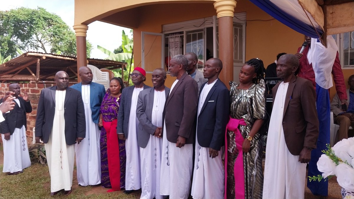 SSAZA BUSIRO OFFICIAL (@ssazabusiro) on Twitter photo Omumyuka wa Sebwana asooka mu kwogera kwe ng'ali e Buddo, yeebazizza enkolagana ne gavumenti ey'awakati. Abasabye bakole entegeka nga basinziira ku ntegeka y'essaza, bakole emirimu gyaabwe n'obwerufu, bakunge abantu, baleme kuswaza Bwakabaka
@BugandaOfficial
<a href="/JosephKawuki_/">Joseph Kawuki</a> Omumyuka wa Sebwana asooka mu kwogera kwe ng'ali e Buddo, yeebazizza enkolagana ne gavumenti ey'awakati. Abasabye bakole entegeka nga basinziira ku ntegeka y'essaza, bakole emirimu gyaabwe n'obwerufu, bakunge abantu, baleme kuswaza Bwakabaka
@BugandaOfficial
<a href="/JosephKawuki_/">Joseph Kawuki</a>
