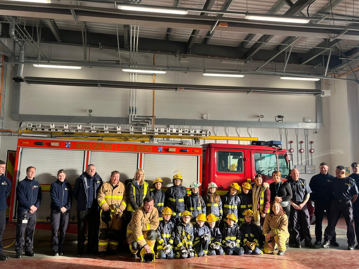👏Congratulations to the young people at Robins Lane Primary School in St Helens for completing the <a href="/MerseyFire/">Mersey Fire</a> Beacon Project.

Across 6 weeks the pupils develop a range of skills, including teamwork, communication, problem-solving, working with others and resilience. 👩‍🚒