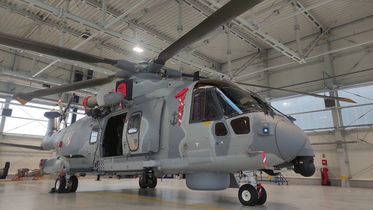 AgencjaUzbr's tweet photo. Rusza przyjmowanie śmigłowców #AW101 #ZOP przez 🇵🇱 #WojskoPolskie. Zakupione w 2019 r. dla Brygady Lotnictwa Marynarki Wojennej⚓ maszyny przeznaczone są do zwalczania okrętów podwodnych oraz prowadzenia akcji poszukiwawczo-ratowniczych #CSAR.
https://t.co/YKldupDj0g https://t.co/urg1XsMhJh