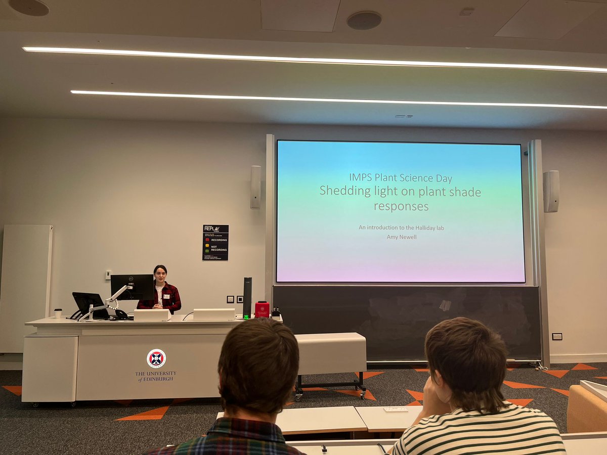 Really enjoyed the challenge of presenting a lab overview at todays @InstMolPlantSci Plant Science Day 🪴 Thank you everyone else in @HallidayLab for teaching me all about your projects Photo credits to @lavendercoco666