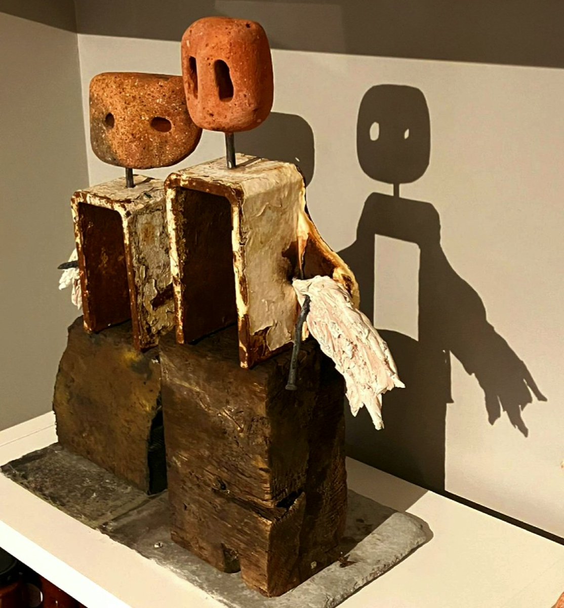 JohnnyVegasReal's tweet image. The @joc_ceramics_gallery link is for insta. Feel free to click on and see more images of the prints, paintings, ceramics, 3d print and found object sculptures there available for your discerning consideration 😊