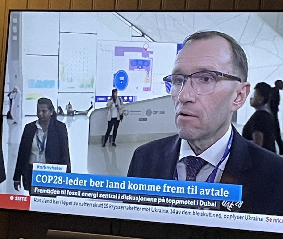 rbclaus1's tweet image. #ap #Mdg. #stortinget. Han har sikkert ikke fått nok champagne og kanapeer siden det ikke er kommet frem til nok en ødeleggende avtale. En av Ap’s værste.