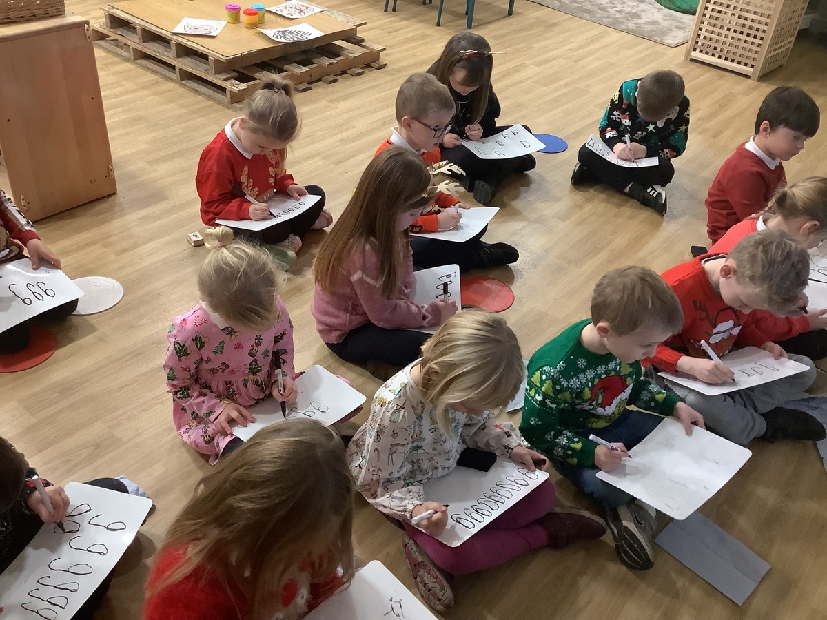MissRBrooksAPS's tweet photo. Snapshot into another super week in Primary 1 ⭐️ @airthprimary https://t.co/V5iWs7WYpH