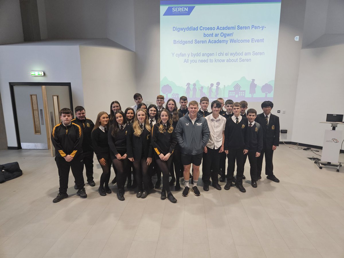 MrsWardPL's tweet image. Excellent opportunity for our Year 10 Seren Learners today @MaestegSchool . They have been impeccable all day and  thoroughly enjoyed the experience. Ended with a special talk from Lindsay Harvey and Sam Costelow @WelshRugbyUnion #proudprogressleader @Seren_Network