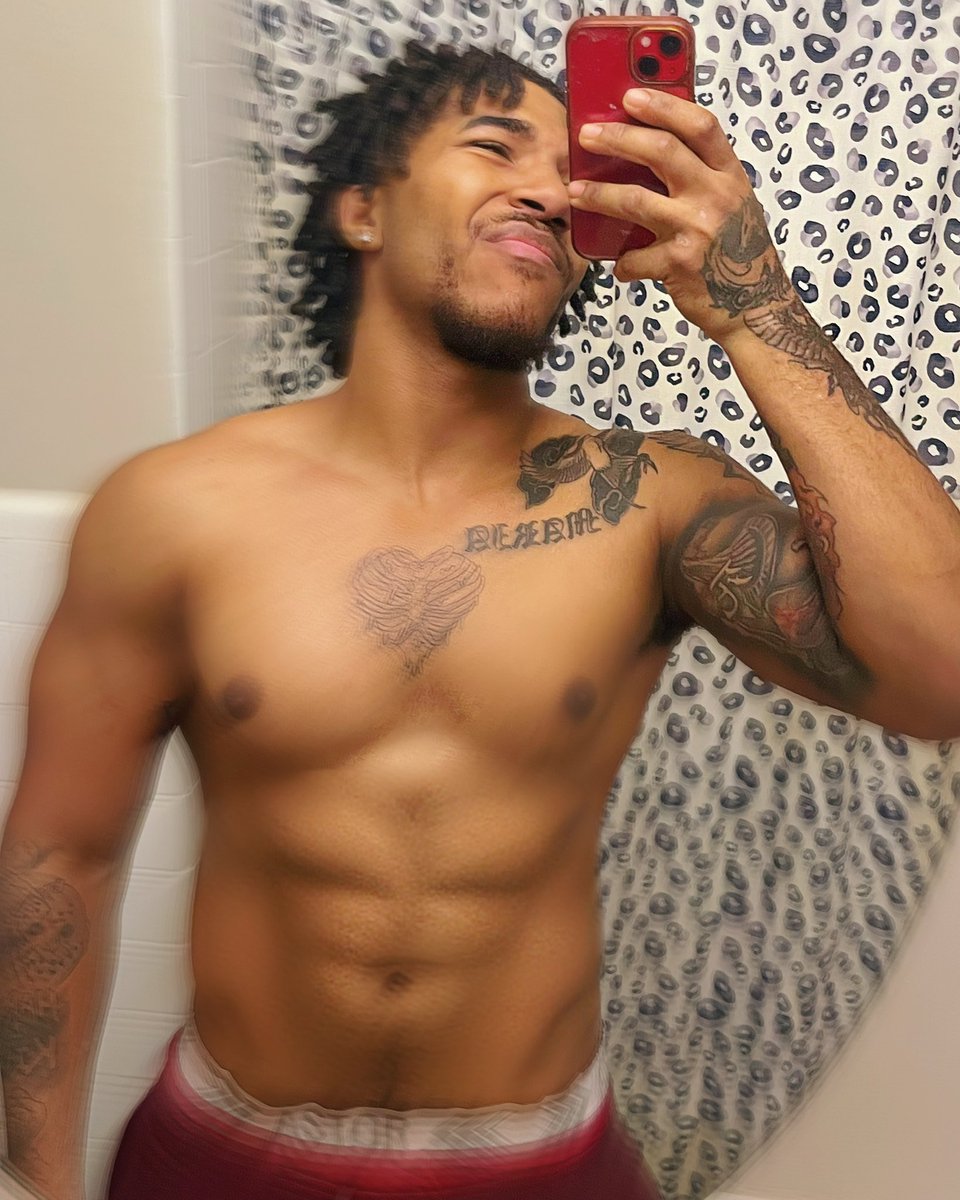 gohambari's tweet photo. Wassup? #tiktok #lighskin #dreadhead #tattoos #LEAKED #leaked #gohambari #ContentCreator https://t.co/ZwACfickmA