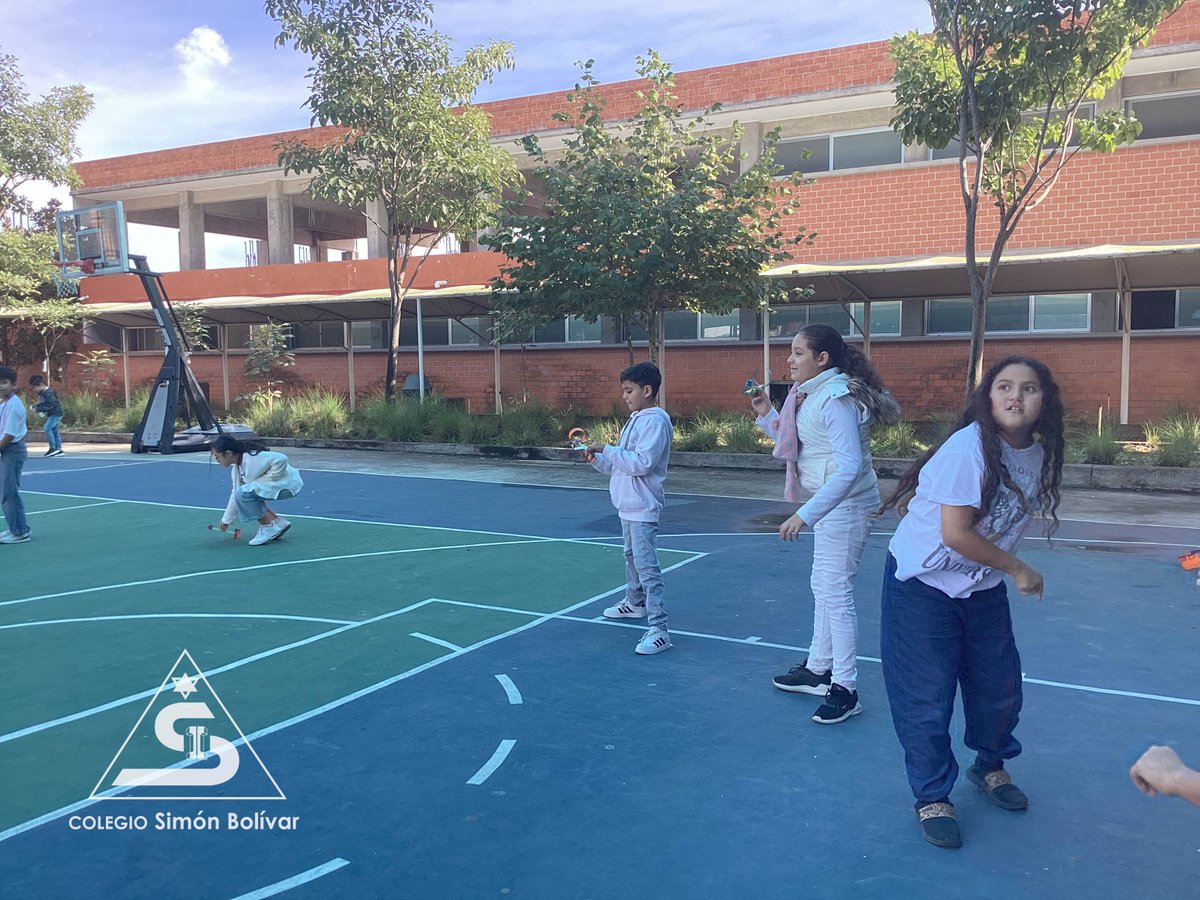 Colegio Simón Bolívar tweet media