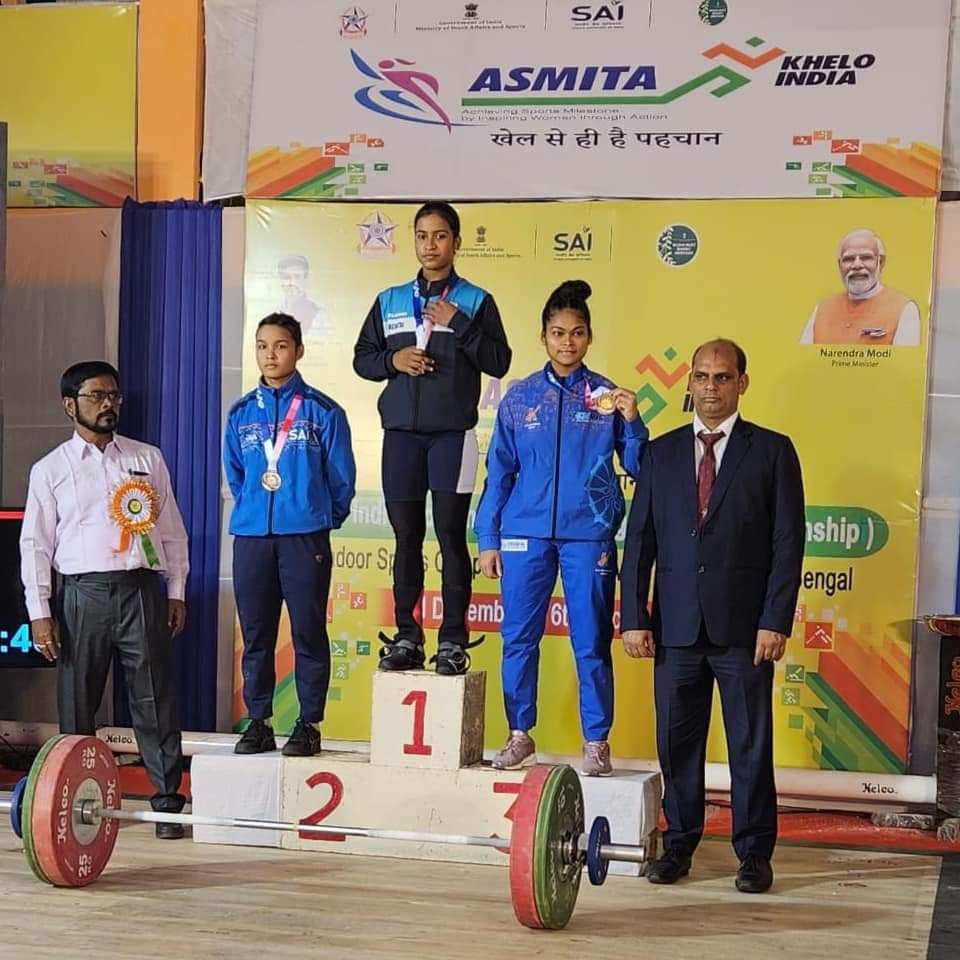 Congratulations to our athlete Sandhya Rani Nayak, on securing the Bronze in the 49 kg Junior category at the Asmita Khelo India Youth Games Women's Weightlifting Championship-2023! 👏

#TENVICSports #SandhyaRaniNayak #OdishaSports #AsmitaKheloIndia #YouthGames2023 #KheloIndia