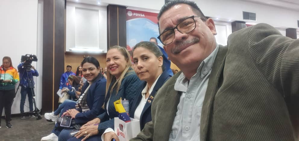 williancontig's tweet photo. Los diputados de la AN junto a los trabajadores(as) petroleros, participando en la consulta pública de la Ley Orgánica para la Defensa de la Guayana Esequibo. 
#ElEsequiboEsDeVenezuela 
#Venezuela 
#Noticias https://t.co/xzIoSeQRed