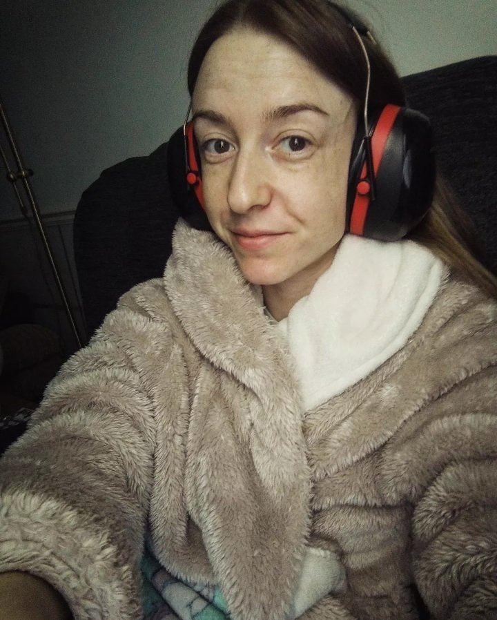SassyFNDLife's tweet photo. When mum's generously doing the hoovering cos you can't handle the hoover noise or the weight!
P.s - I managed a shower today but instantly wanted my pjs back on 😆
& once Mums done we're carrying on with our #HarryPotter marathon
#restingup #restingupfortheweekend #timewithmum https://t.co/h3gXhjFYhp