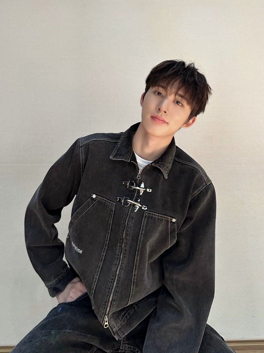 BI_131official's tweet photo. #bcut 🆔 따뜻하고 좋은 밤 되길 바라요✨ https://t.co/rPGU6TozlE