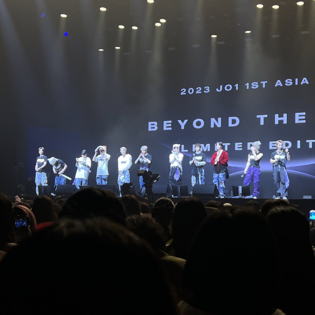 ribbon_jo1's tweet photo. JO1上海公演舞台本当に楽しかったよ🤎98ズを知ってから3年ぶりに見た舞台だったが、ほんまに感動した JO1のおかげでとても幸せで楽しく2023年を終えることができそうです！ツカメ,BTBW 歌が始まるやいなや感動して泣いちゃった！本当に楽しかったし今日のステージを一生覚えるよ🩵

#JO1_BTD_SHANGHAI https://t.co/xfPPc3ilO2