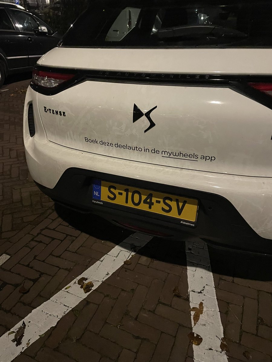 MartenScheer's tweet photo. @my_wheels Gedurende een week staat een@my_wheels auto geparkeerd op een oplaad plek. Hij neemt 1 1/2  vak in beslag en staat niet te laden. Dit veroorzaakt veel chagrijn bij de overige elektrische rijders en weinig respect voor @my_wheels https://t.co/mbfIMYFeGE