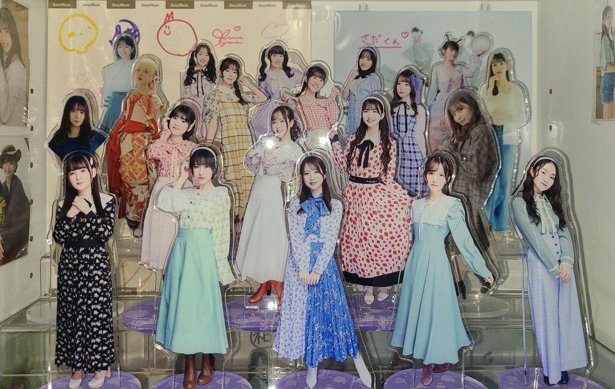 RrrTrombe's tweet photo. ワイのナナニジパレードはとりあえず完成。
身長差真面目に計算してるんやけど、公式のほうが結構適当なの何とかして…。
るーりーとみなるんとか結構いい感じなのに。 https://t.co/vFm5s41zbp