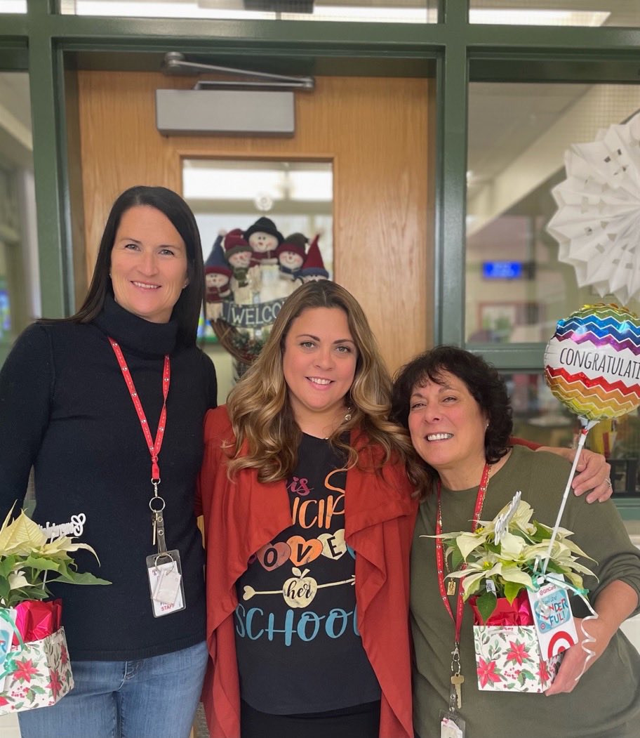 Congratulations to our amazing ESP & Teacher of the Year! Well-deserved Mrs. Francis & Ms. Tonzillo! 💚💚#lesltps