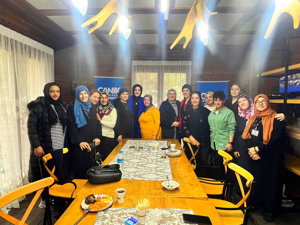 Rabia_BayKeser's tweet photo. Canik belediyemizin açmış olduğu Zübeyde hanım konağını ziyaret ederek ,kursiyerlerimizle bir araya geldik.Nazik hediyeleri için kendilerine çok teşekkür ediyorum 🤗@ElifYesimAraz1 @munirayvaci https://t.co/XDMcWIpBy3