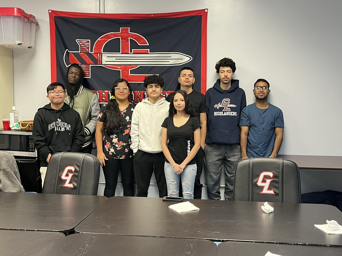 GLHSDeafProgram's tweet image. Members of the GL Deaf Highlander Club at December Meeting