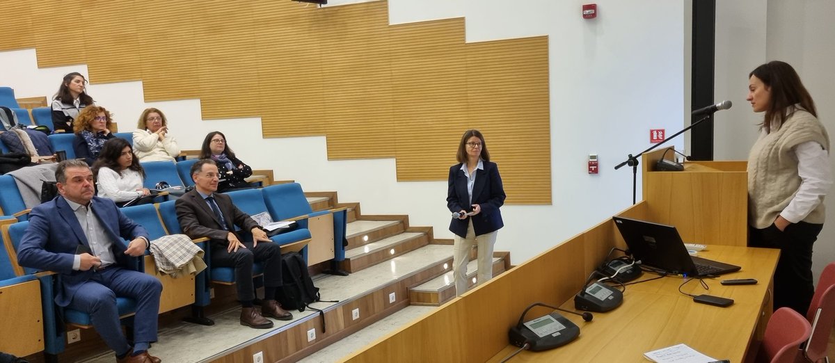 varlokosta_lab's tweet photo. Some more beautiful moments of constructive dialogue from the 1st day of our #conference on #eyetracking & #language processing! Here our colleague Angeliki Andrikopoulou and her presentation "The effects of #lexical stress in silent #reading in Greek" https://t.co/EeO40uDCrR