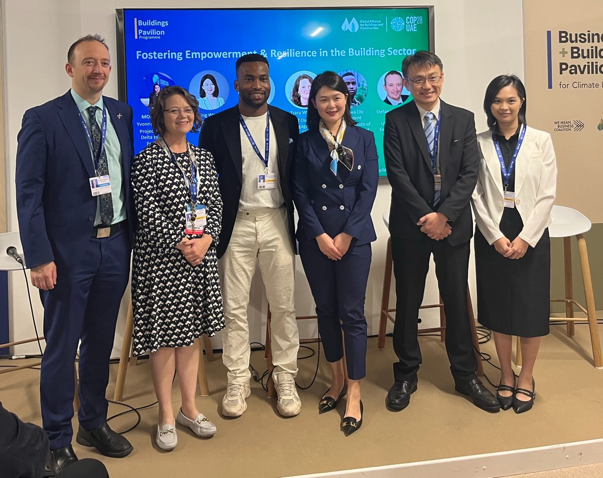 🌍 This morning RIBA President @Muyiwa_Oki joined a panel at the #COP28 Buildings Pavilion discussing how different organisations are accelerating decarbonisation and resilience in the building sector. ➡️ Keep up to date with #RIBAatCOP28: ow.ly/1oFB50QgMTb