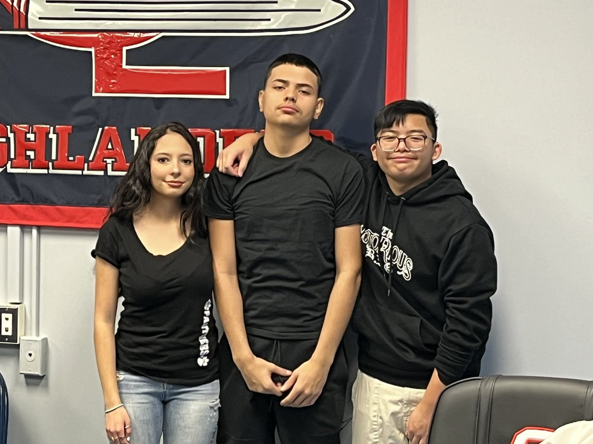 GLHSDeafProgram's tweet image. New GL Deaf Highlander Officers 
President Lia Rodriguez 
Vice President Jaesin Deida
Secretary Derrick Origenes 
Looking forward to a great year!