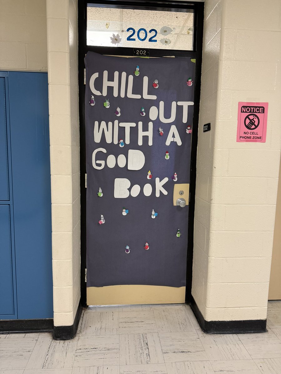 lolo_mcdaniel's tweet photo. Gotta love a good door decorating contest! https://t.co/aHpXxygaWh