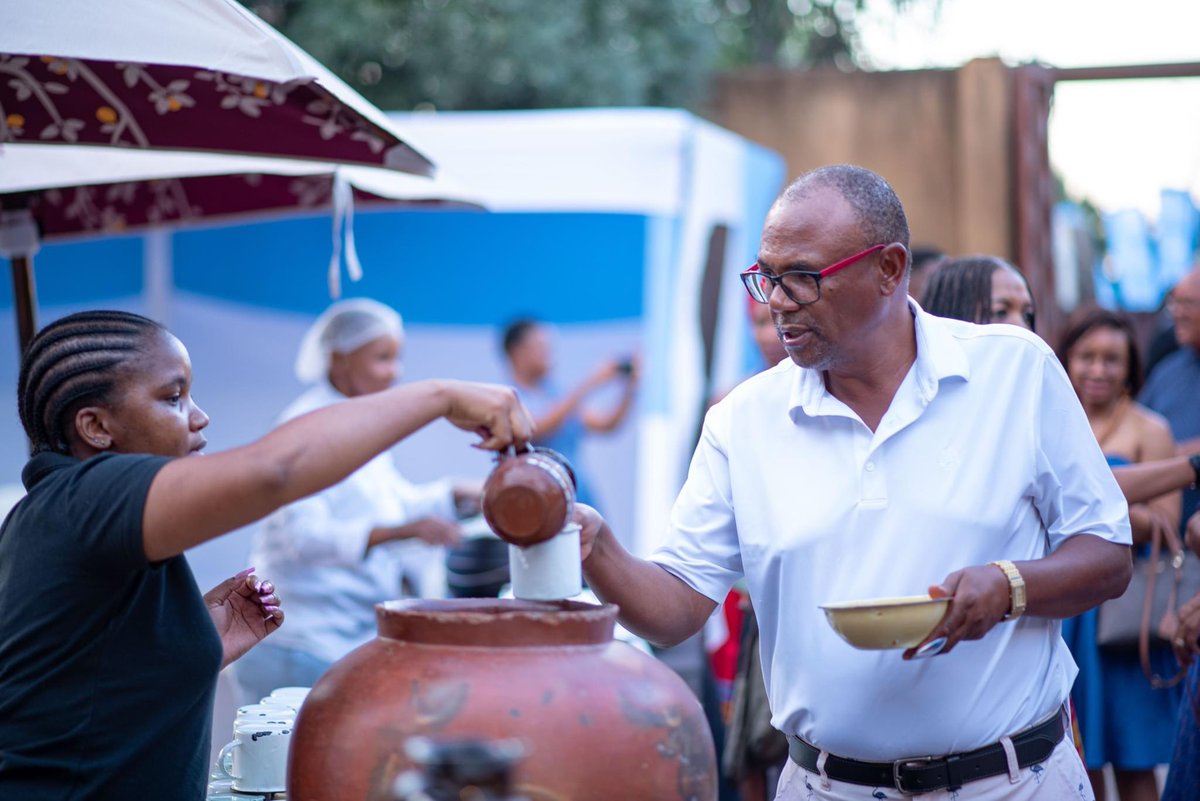 Bifm_BW's tweet image. music together!

#Bifm #Back2TheFuture #culturalheritage #20thEdition🥁