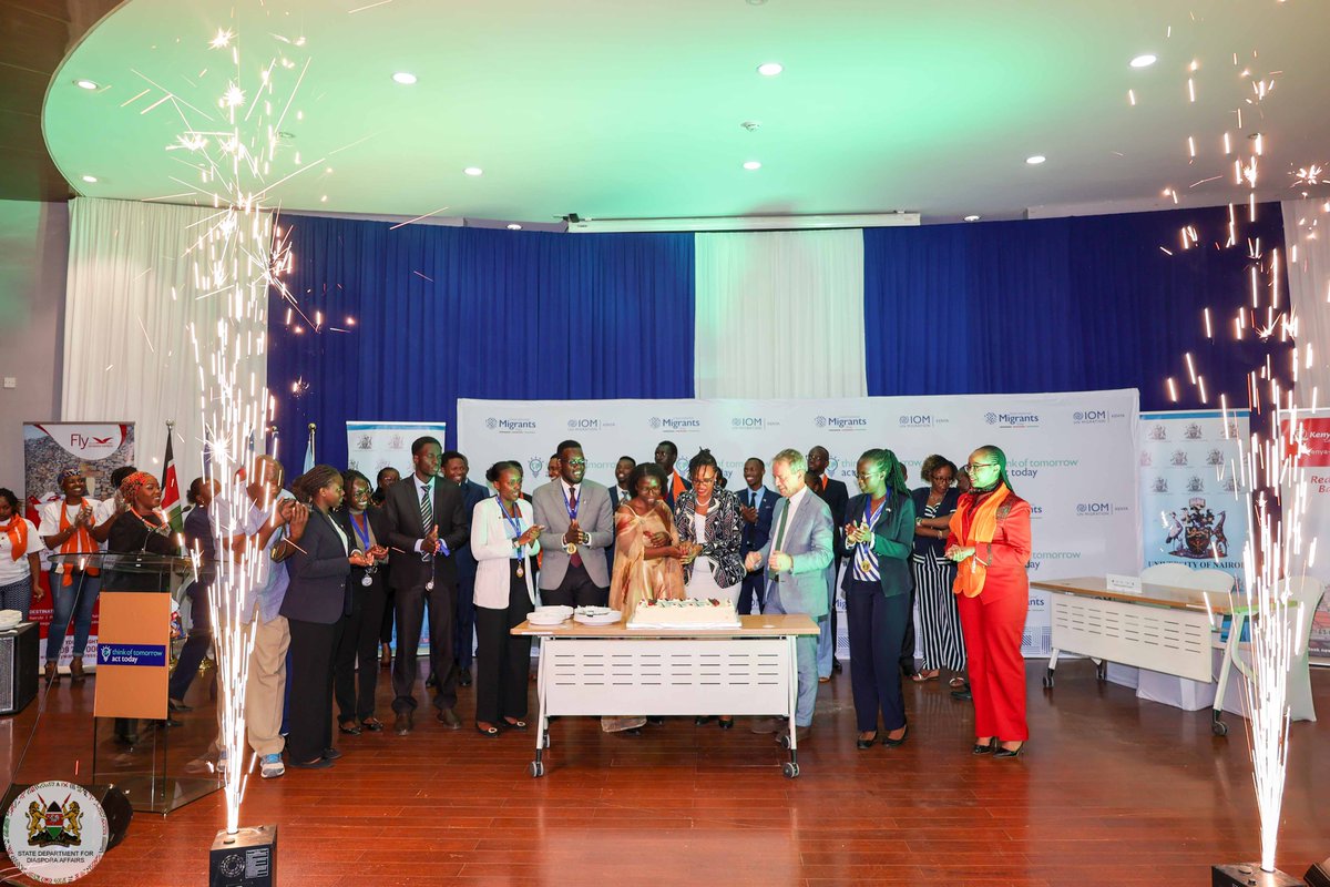 Diaspora_KE's tweet photo. 𝗬𝗼𝘂𝘁𝗵 𝗔𝗴𝗲𝗻𝗱𝗮 𝗗𝗼𝗺𝗶𝗻𝗮𝘁𝗲𝘀 𝗧𝗵𝗶𝘀 𝗬𝗲𝗮𝗿'𝘀 𝗜𝗻𝘁𝗲𝗿𝗻𝗮𝘁𝗶𝗼𝗻𝗮𝗹 𝗠𝗶𝗴𝗿𝗮𝗻𝘁𝘀 𝗗𝗮𝘆!

Representing Prime Cabinet Secretary & Cabinet Secretary Ministry of Foreign and Diaspora Affairs, H.E Hon. Dr. @MusaliaMudavadi, @Diaspora_KE PS @roselinenjogu today presided over the International Migrants’ Day at the University of Nairobi, themed: “Engaging the youth for a better tomorrow”.

The PS noted the invaluable partnership with @IOM_Kenya and other key stakeholders in the labour migration space that has resulted to a positive impact in the response to the needs of migrants, potential migrants and returnees.

“The youth are our future. As a country, we have an ever-increasing youthful population, that is well trained, highly skilled and innovative, full of energy who are eager to pursue opportunities beyond our borders. As a result, we have developed the Global Labour Market Strategy that targets to increase the number of Kenyans joining the International Labour market.” PS Njogu said.

The PS was joined by Dr. Stephen Jackson, United Nations Resident Coordinator, Ms. Dimanche Sharon, Chief of Mission IOM Kenya and Prof. Julius Ogeng’o, Deputy Vice Chancellor, Academic Affairs as well as the Academia, Private Sector and Development Partners.