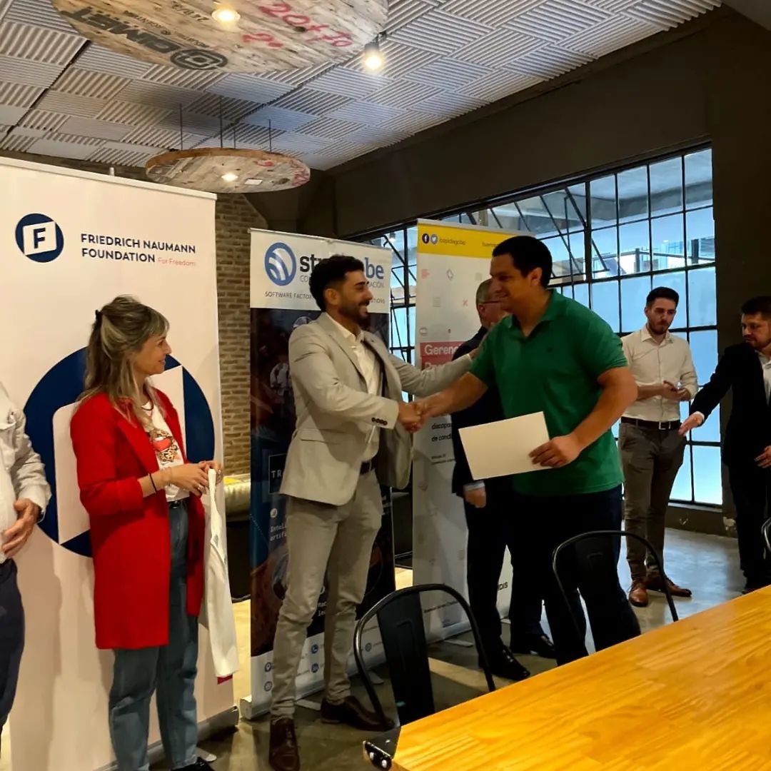 Streambe1's tweet photo. Sumar voluntades para que personas con discapacidad puedan finalizar su trayecto formativo en "Generación T: habilidades tecnológicas inclusivas" fue un desafío que emprendimos con el apoyo incondicional de la Fundación Friedrich Naumann Argentina y #COPIDIS https://t.co/bQk0vFsuHj