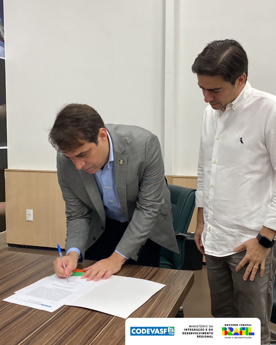 codevasf's tweet image. Codevasf e SDE do Ceará assinaram Protocolo de Intenções para ações em projetos irrigados. Objetivo: promover o desenvolvimento regional com segurança hídrica e infraestrutura.
#Codevasf