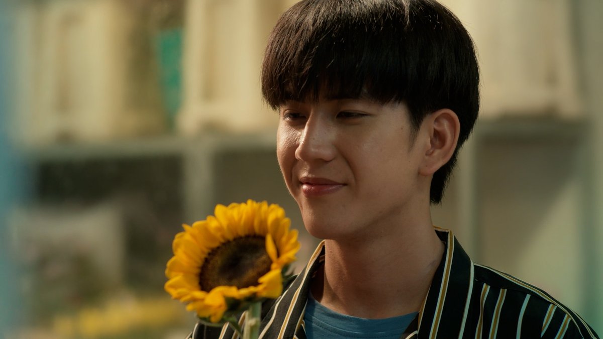 GMMTV's tweet photo. ดอกไม้ที่เดย์ชอบ

🔗EP.5 [4/4] Uncut Ver. 👉 https://t.co/9i7p9UuxZt

#LastTwilightSeriesEP5
@jimmyyjp_ @Sea_tawinan https://t.co/oSM7Me96BQ