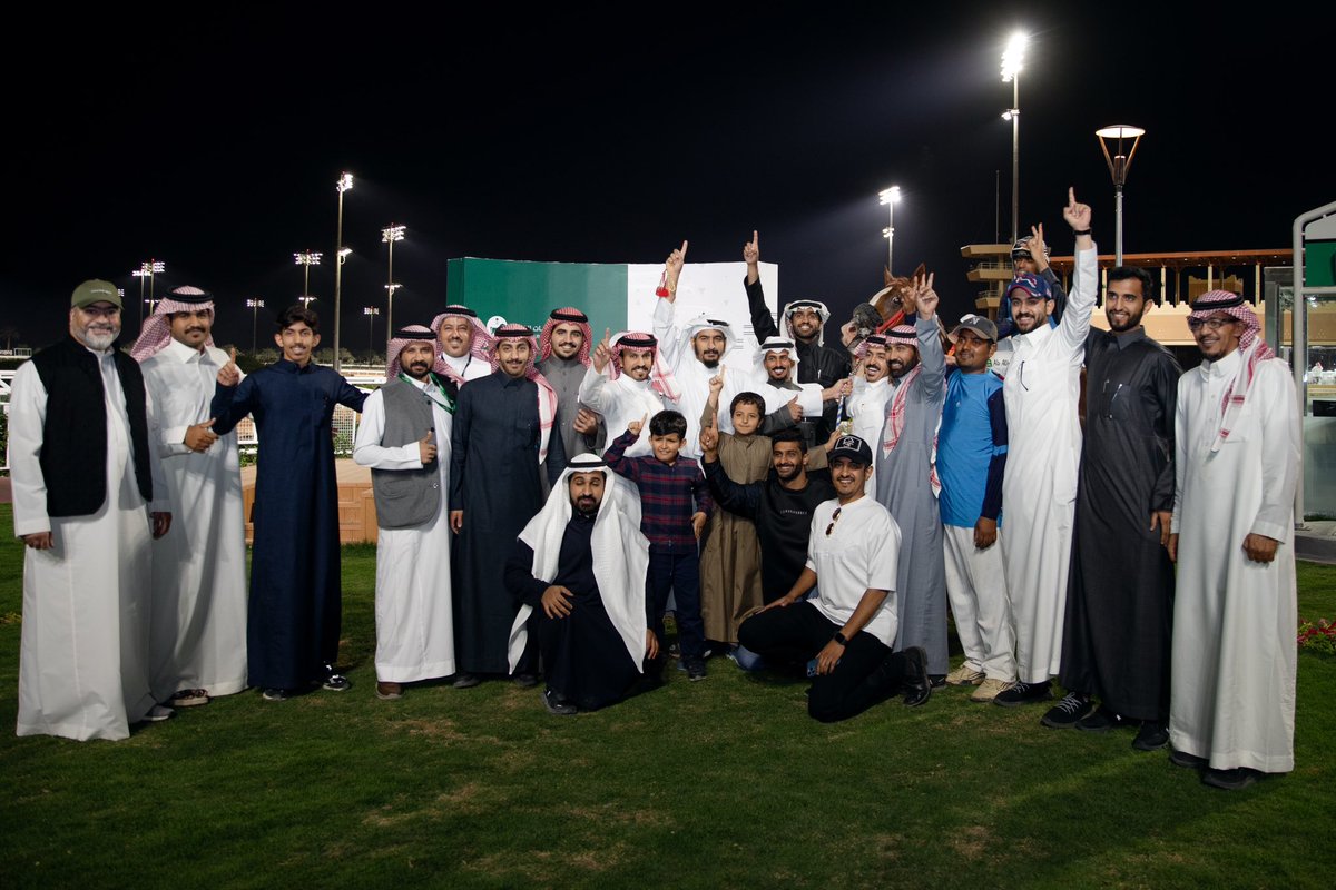 نتيجة الشوط الـ 6 الحفل ( 74 ) 

▫️الفائز : نيار عذبه
▫️المالك : محمد عبداللطيف يوسف الحزامي
▫️المدرب : محمد الحزامي
▫️الخيال : عبدالإله الحصين
▫️المسافة : 2000م
▫️الزمن : 2:19.98

#نادي_سباقات_الخيل 🐎