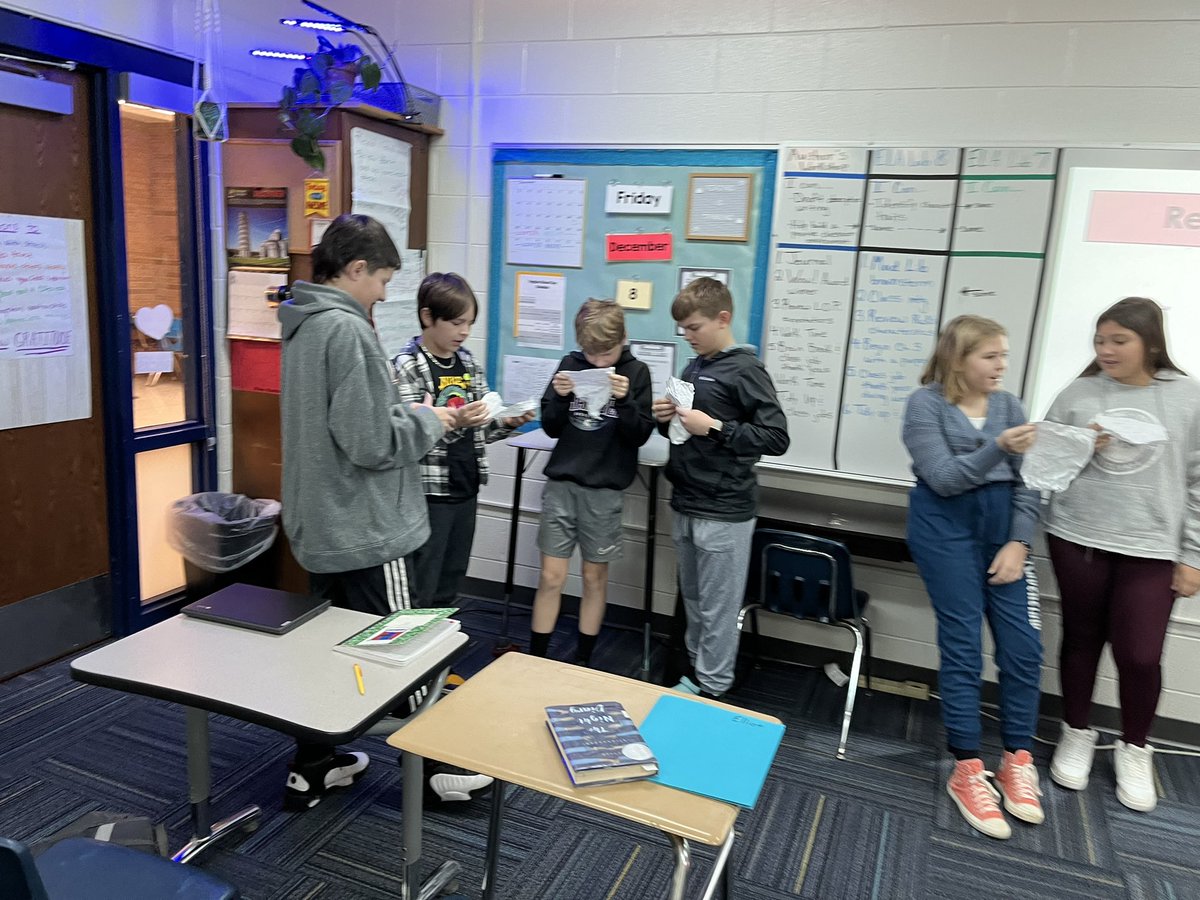 burk73916's tweet photo. Building a positive class community today with a โsnowballโ get to know you brain break. #gogulllake #FirstFive #Edtomorrow https://t.co/neqgSTMQJz