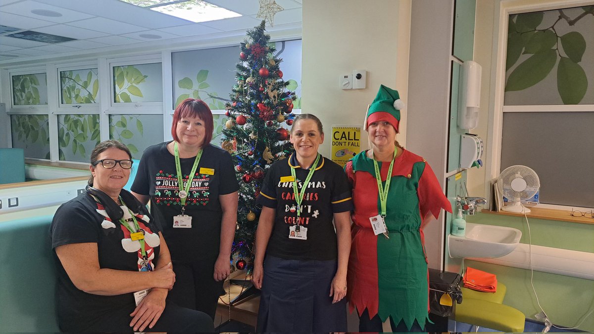 The Discharge Lounge team celebrated #ChristmasJumperDay yesterday. It was great fun, and our patients enjoyed our festive cheer! @DerrifordNurses @UHP_NHS