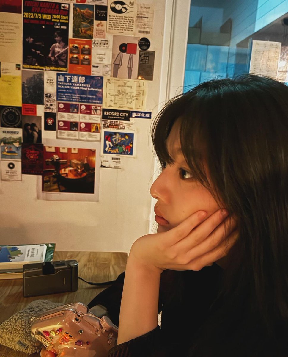 eunsoo looks so warm and cozy like an actual teddy bear🧸🤎