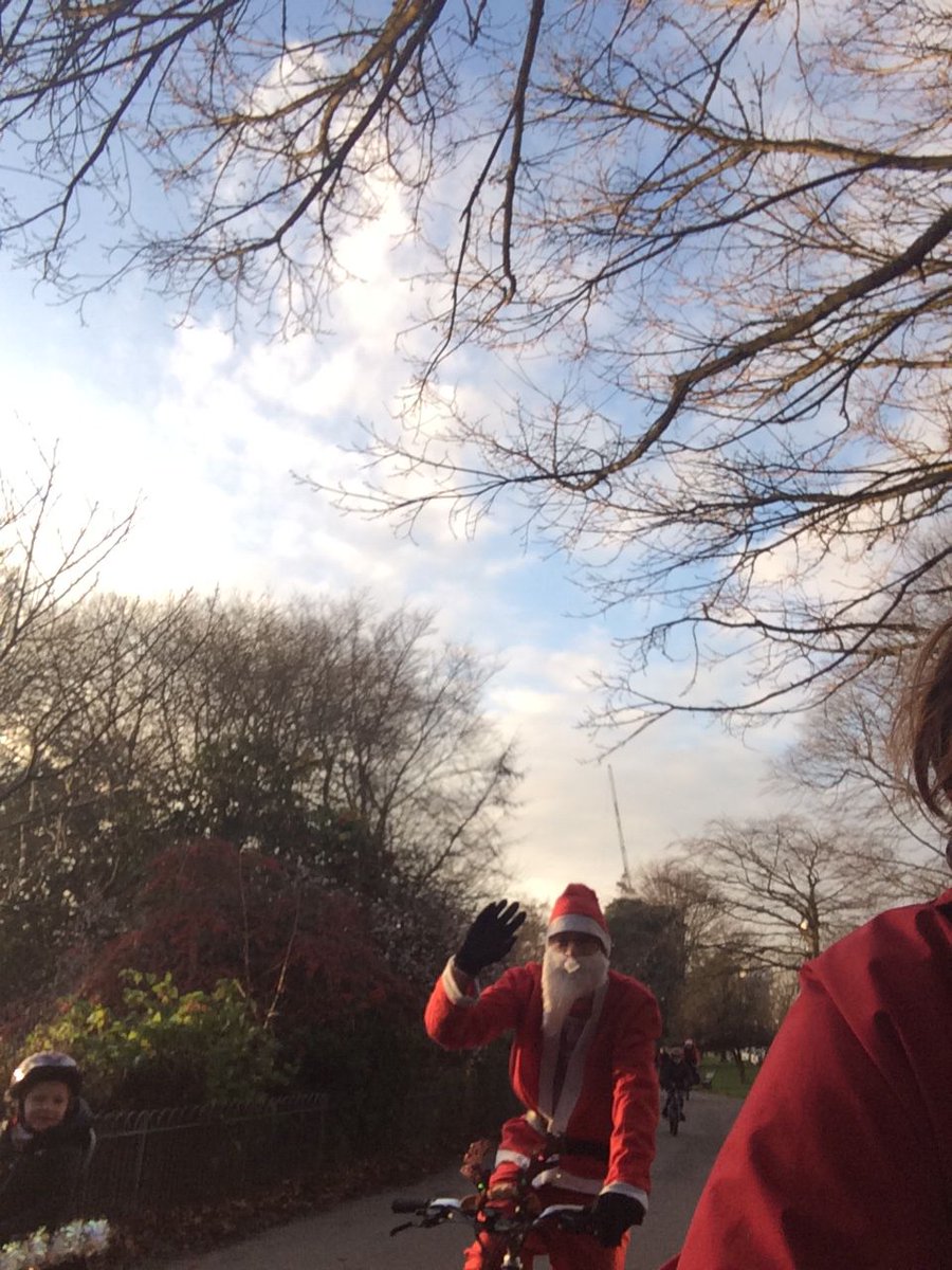 OSRBikeTrain's tweet image. Next Friday 15th is a highlight of the Bike Train calendar.  We&apos;ll be joined on our ride by none other than Cycling Santa! He&apos;s an elusive figure, so don&apos;t miss out, join us too! Knoll Business Centre from 8:30am. @Bricycles @BATBrighton @BHSchoolClimate