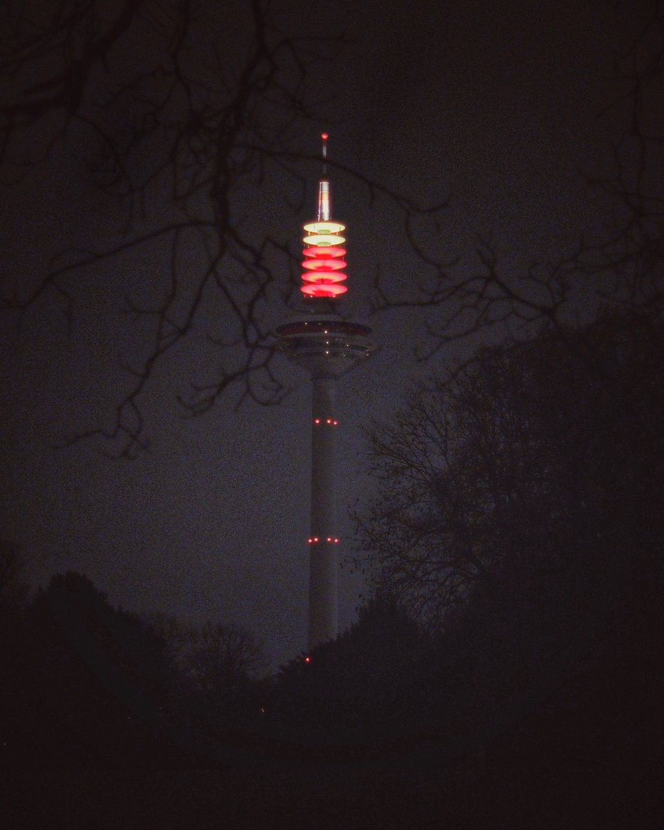 Frankfurt am Main (@stadt_ffm) on Twitter photo Falls ihr euch gefragt habt, warum der Ginnheimer Spargel aktuell in gelb und rot erstrahlt: Nicht nur zuhause leuchtet inzwischen die erste Adventskerze. 🕯 🎄 Auch die <a href="/dfmg_de/">Deutsche Funkturm</a> setzt ein besinnliches Zeichen in der hektischen Vorweihnachtszeit. 🤩 Falls ihr euch gefragt habt, warum der Ginnheimer Spargel aktuell in gelb und rot erstrahlt: Nicht nur zuhause leuchtet inzwischen die erste Adventskerze. 🕯 🎄 Auch die <a href="/dfmg_de/">Deutsche Funkturm</a> setzt ein besinnliches Zeichen in der hektischen Vorweihnachtszeit. 🤩