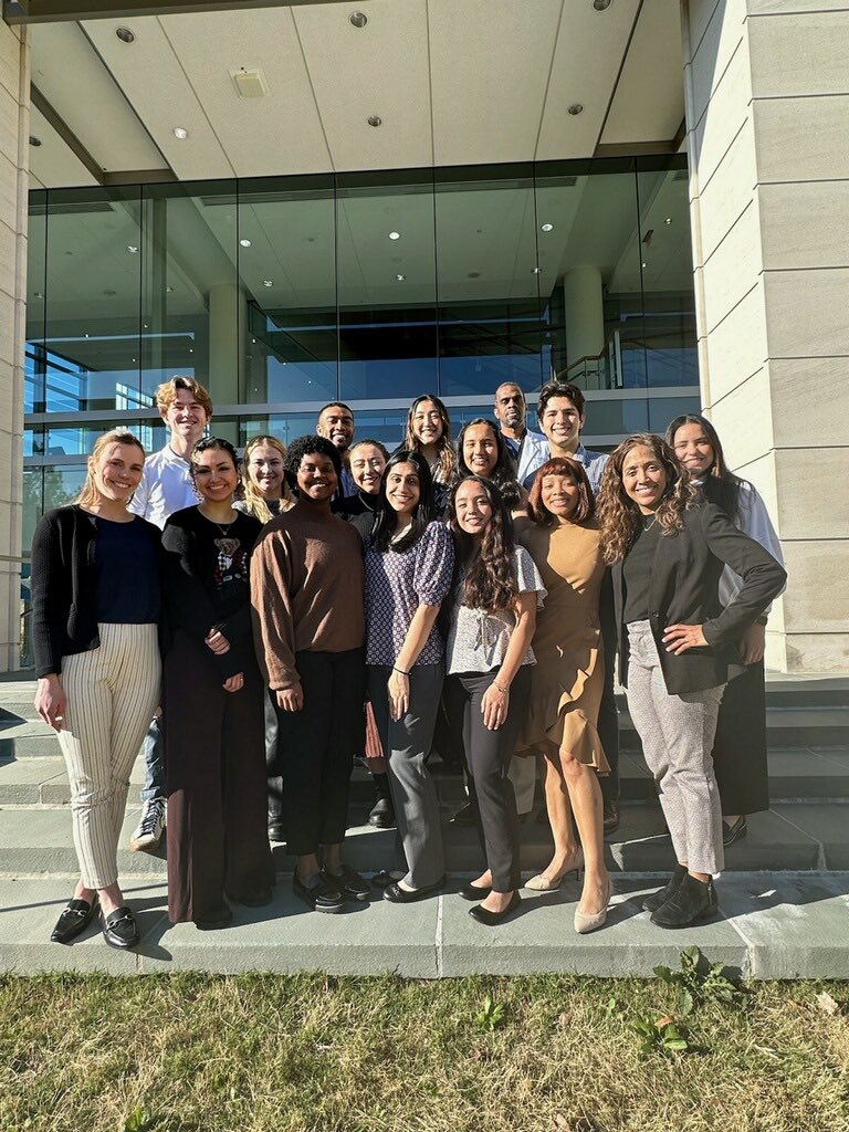 That’s a wrap on our first semester of our Spine Patient Navigators course! So proud of our students. And we just got awarded a grant to keep it going next year💪 Thank you @BassConnections for the support, and @drericksonspine and Dr. Goodwin for the continued mentorship!!!
