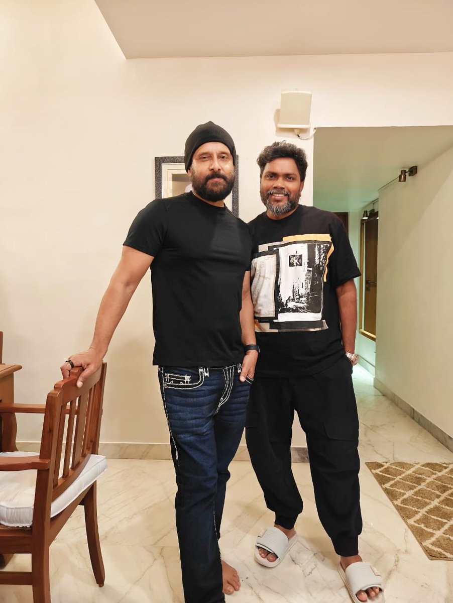 #ChiyaanVikram met director #PaRanjith and wished him on his birthday #HBDPaRanjith #Thangalaan @chiyaan @beemji @StudioGreen2