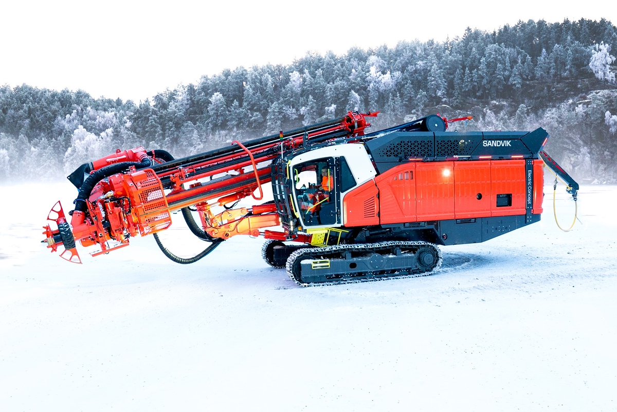 im_mining's tweet photo. Sandvik’s efforts to become a surface mining leader were again on show last week with the launch of its latest battery-electric concept surface drill rig. IM went to Tampere, Finland to find out more | https://t.co/QfzHnFj2lq @Sandvik_Mining #mineelectrification #openpitmining https://t.co/azjilQmKQK