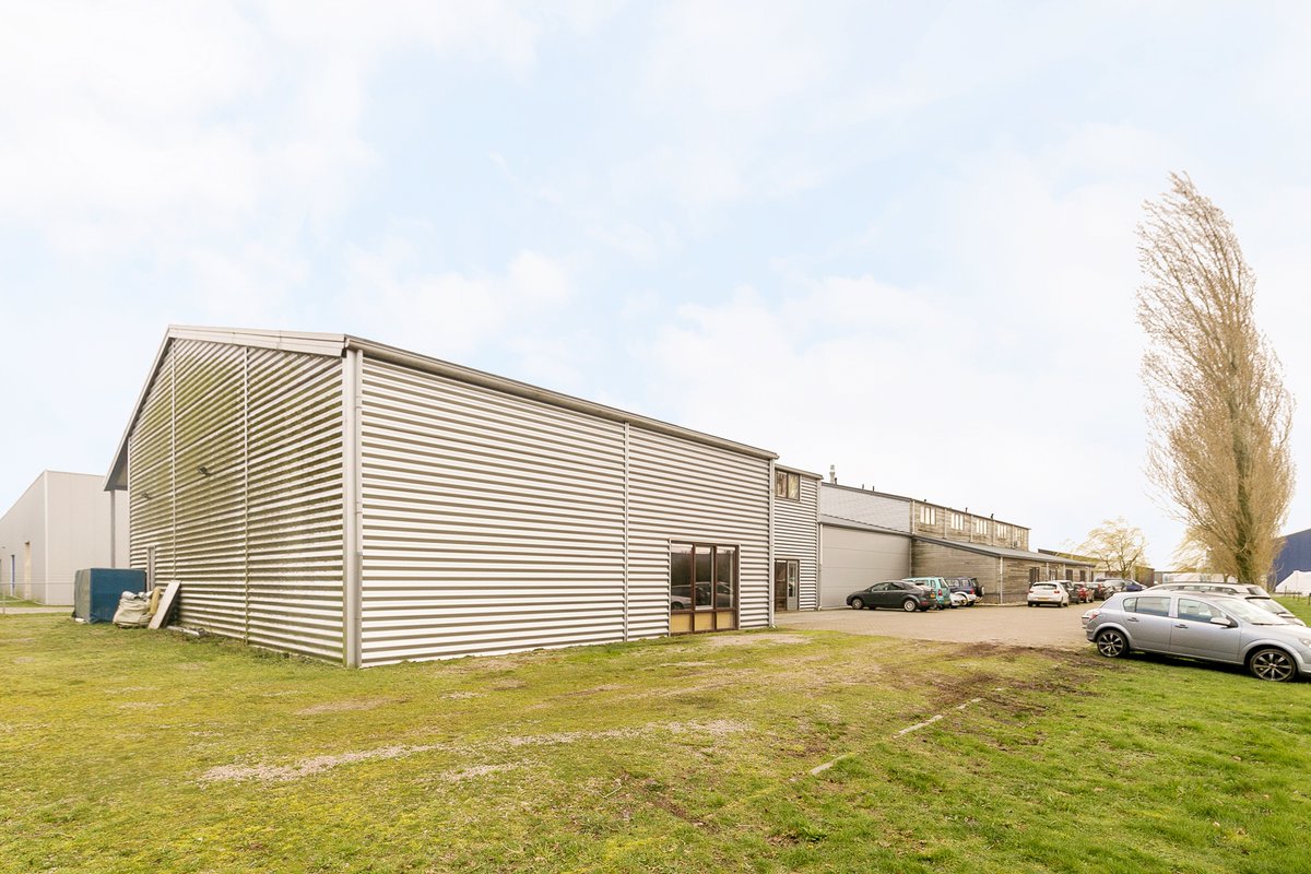 SchoonhovenBOG's tweet photo. [BIJZONDER OBJECT] Op het industrieterrein Schipsloot te Wolvega gelegen bedrijfsruimte met kantoren wat als belegging wordt aangeboden voor de verkoop.

Meer weten? https://t.co/t8aYWud4x7 https://t.co/BmRtOxg2ep