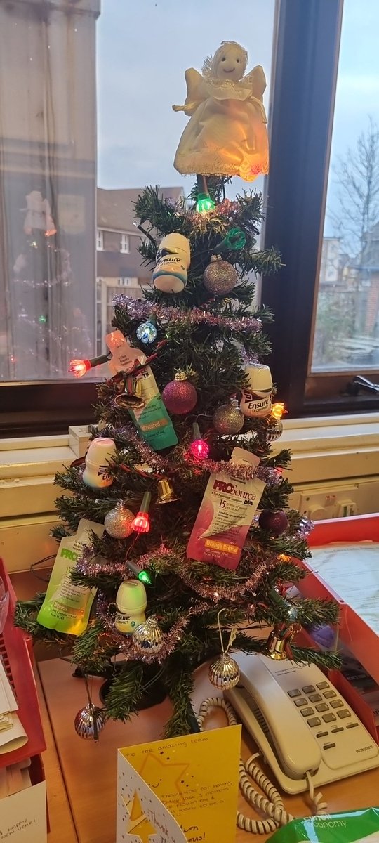A Brilliant Dietetic Department Christmas Tree done by our student Faith, who finishes her placement with us today. @Helenda90578190 @BhtDietitians @BucksHealthcare @BDA_Dietitians @AbbottNutrition @nutrinovo see your nutritional products on the tree🎊🎉