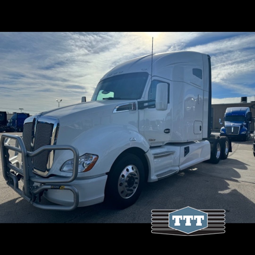 TTTExchange's tweet photo. TAKE A LOOK AT THIS 2019 KENWORTH T680!
2 BED SLEEPER
x15 Cummins
LOW MILE 380,000
Automatic Transmission
$49,350
Contact us at #844-888-6775 for more info.
#t680 #2019kenworth #kenworth #trucks #sleepertruck #logistics #sleeper #truckingindustry #trucking #ooida #wit #nastc https://t.co/b7YhhC8UM3