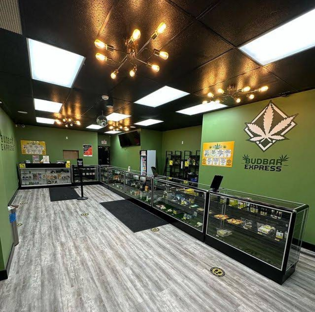 tylor_walk26491's tweet image. Are you looking for the Best #potshop in #Clanton Park? Then contact Budbar Express. They are Clanton Park's first legal cannabis store.  Visit- maps.app.goo.gl/y7m1GX3U9NxvBs…