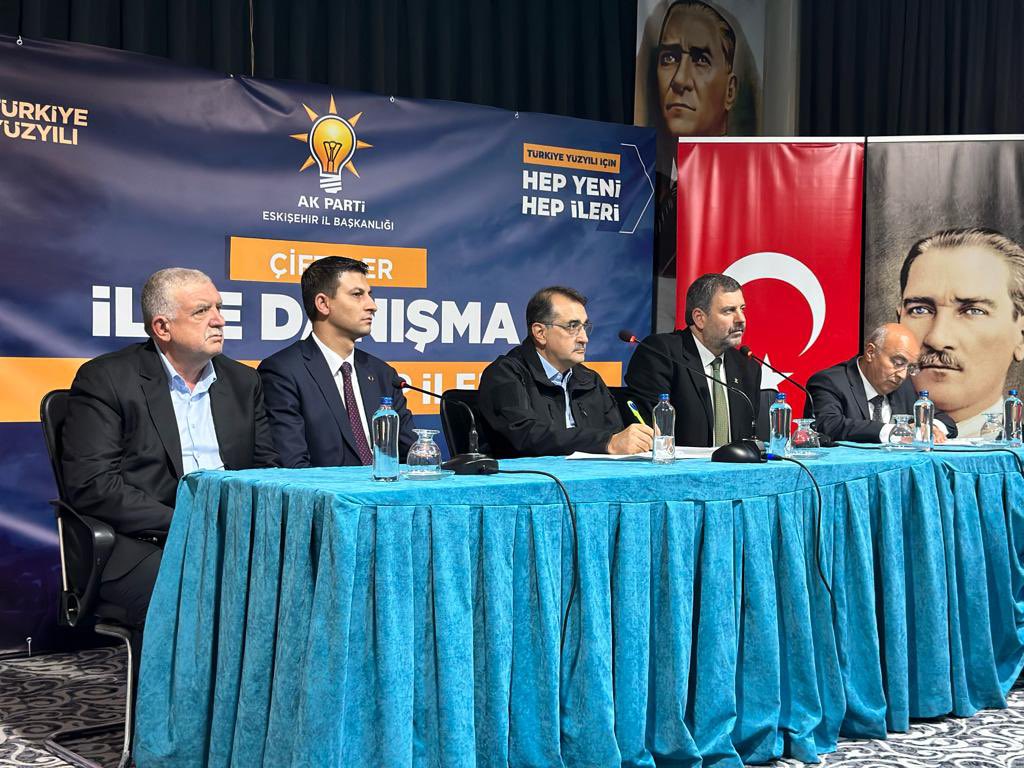 AK Parti İl, İlçe Yönetimimiz ve Çifteler Belediye Başkanımız ile birlikte “Genişletilmiş Çifteler İlçe Danışmasında”hemşehrililerimiz ile bir araya geldik. Eskişehir’imizin ve Çifteler ilçemizin gündemine dair istişarelerde bulunduk. #EskişehireDeğer #DurmakYokYolaDevam