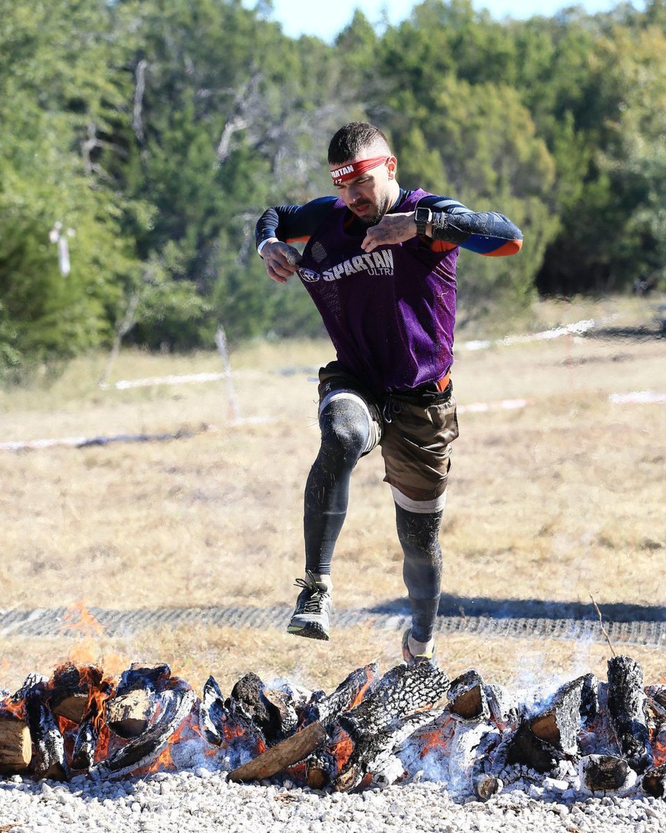 NeilK_OCR's tweet photo. 🔥 FIRE JUMP FRIDAY 🔥

Not sure why I thought holding out my ultra penny would "look cool" but I can't say my brain was working at full capacity after my first ever 30 miles. 🤷 😅 https://t.co/ORbPCOl9CA