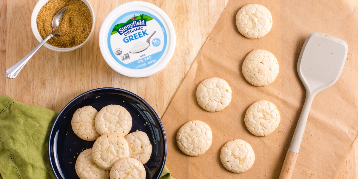 There's nothing better than warm cookies straight from the oven 🍪 Fill your home with the sweet smell of buttery, brown sugar cookies made with Stonyfield Organic yogurt. Full recipe on our website 👉 brnw.ch/21wF9k3