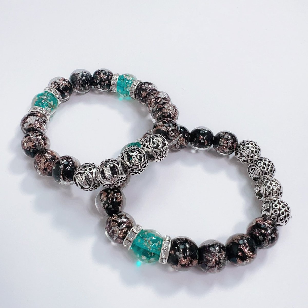 NieR_tokyo's tweet photo. 🎁本日〆切プレゼント企画🎁

当店オリジナル
ガラス玉BRACELETを2色セットで

🎁3名様にプレゼント🎁

ユニセックスアイテムです🐰

◼応募方法
フォロー(@NieR_tokyo) &amp; RT
◼締切〆  本日24時

※鍵垢の方も対象内です。

是非ご参加ください🙇‍♂️🙇‍♀️ https://t.co/lSTTUOhHgy