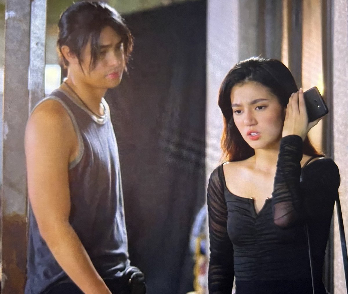 grefaliciousme's tweet photo. Grabe an tagal na din pala bago ipalabas, every 2 weeks talaga nilalabas yung mga ni shoot..eto yung araw na pupunta si Donny ng Cebu. Cuties DonBelle🖤❤️

BINGLING TRUTH REVEALED 

#CBMLTrackdown
#CBMLOnNetflixEp41
#DonBelle | #CantBuyMeLove https://t.co/zXG81G5gly